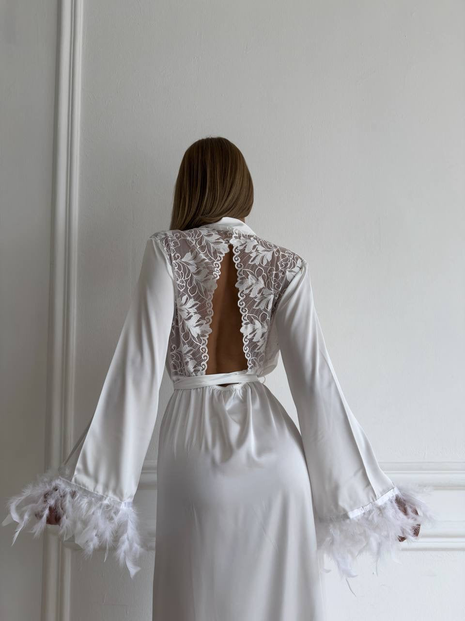 Élodie White Dantel & Tüy Detaylı Saten Sabahlık