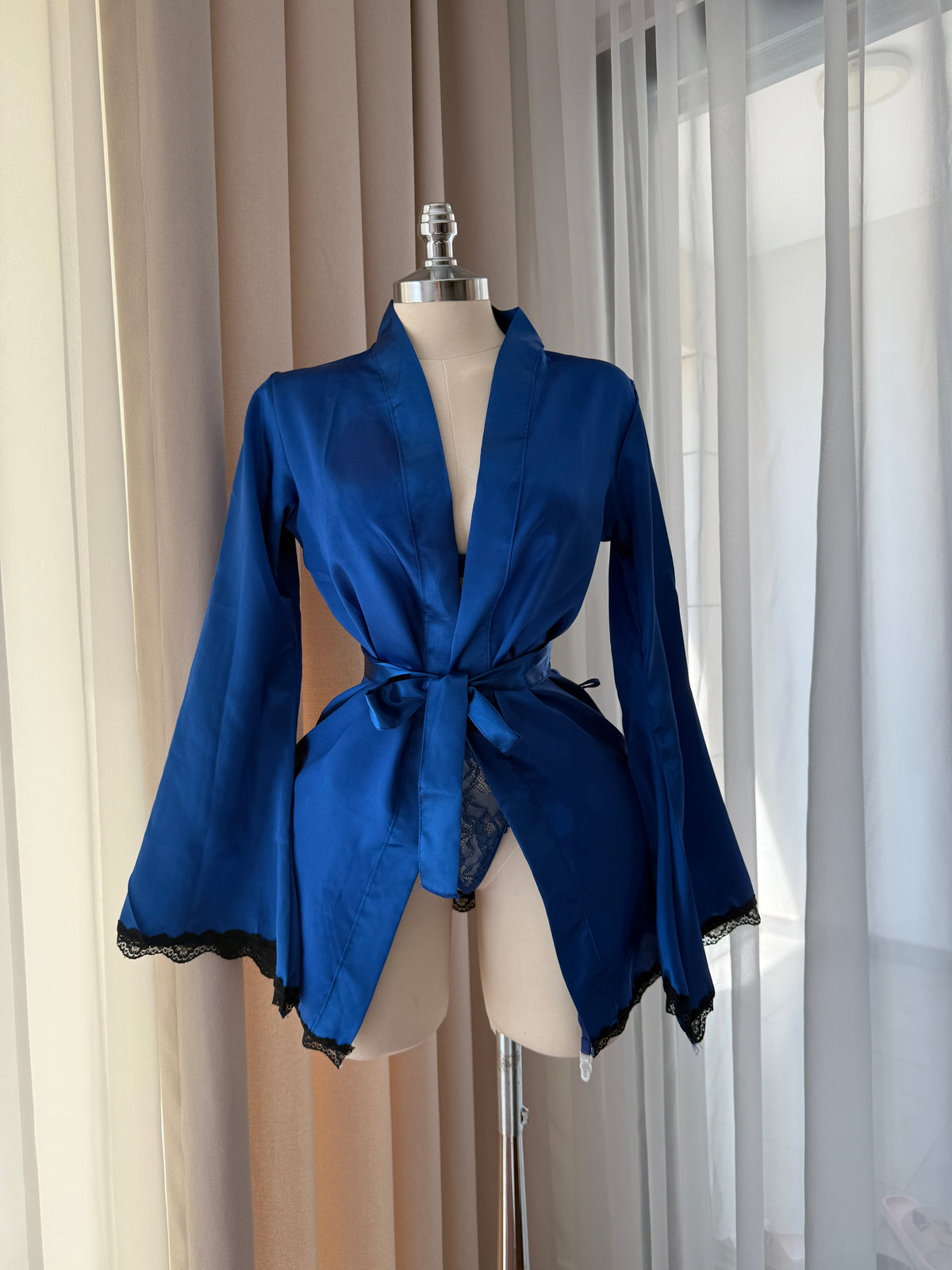 Saks Mavisi Alice Saten Sabahlıklı Set