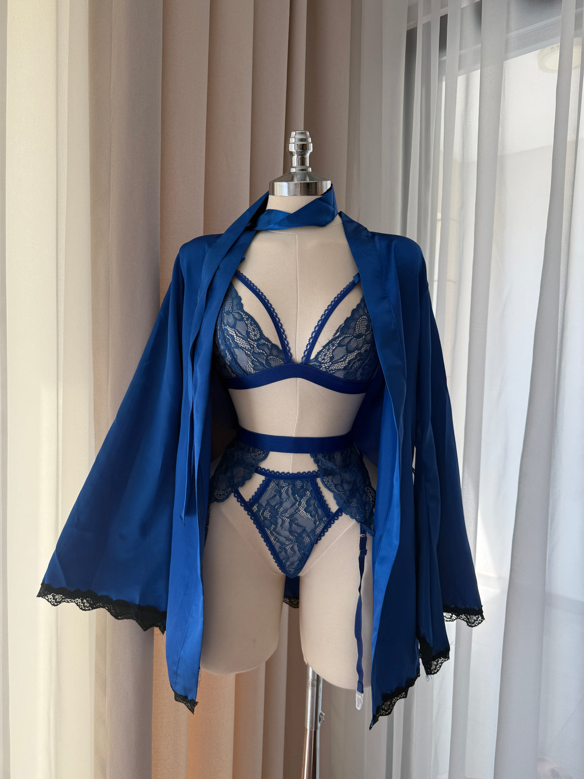 Saks Mavisi Alice Saten Sabahlıklı Set