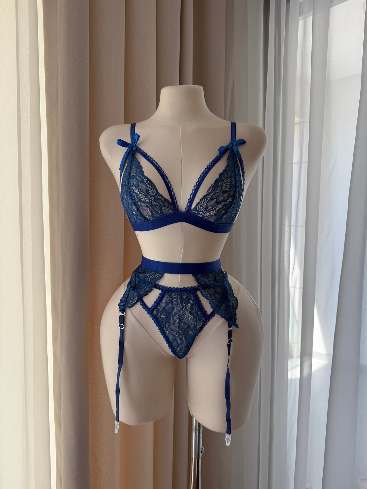 Saks Mavisi Alice Saten Sabahlıklı Set