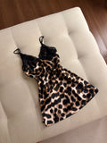 Leopar Desenli Dantel Detaylı Saten Elbise