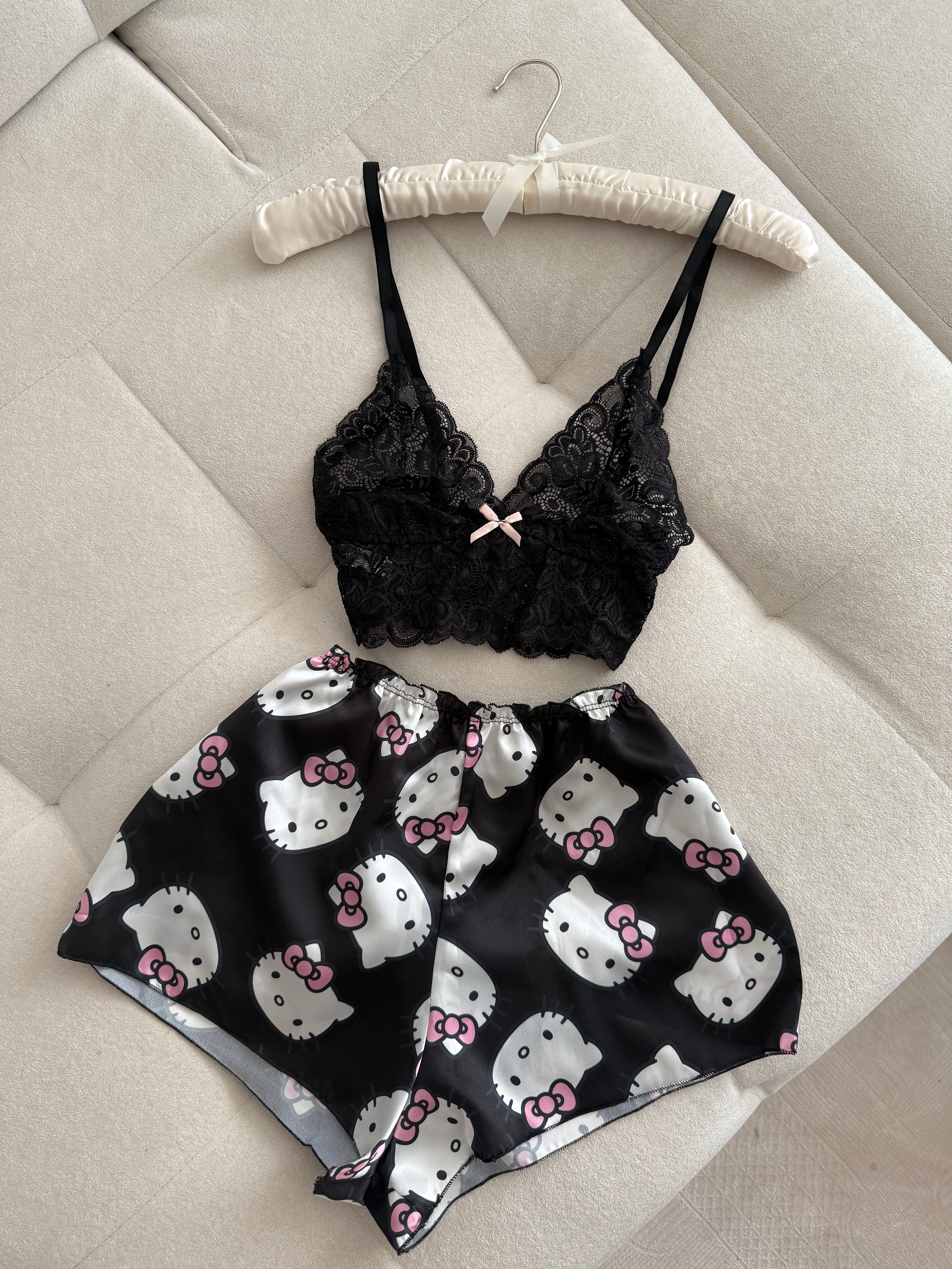 Cute But Sassy Hello Kitty Desenli Dantel Takım