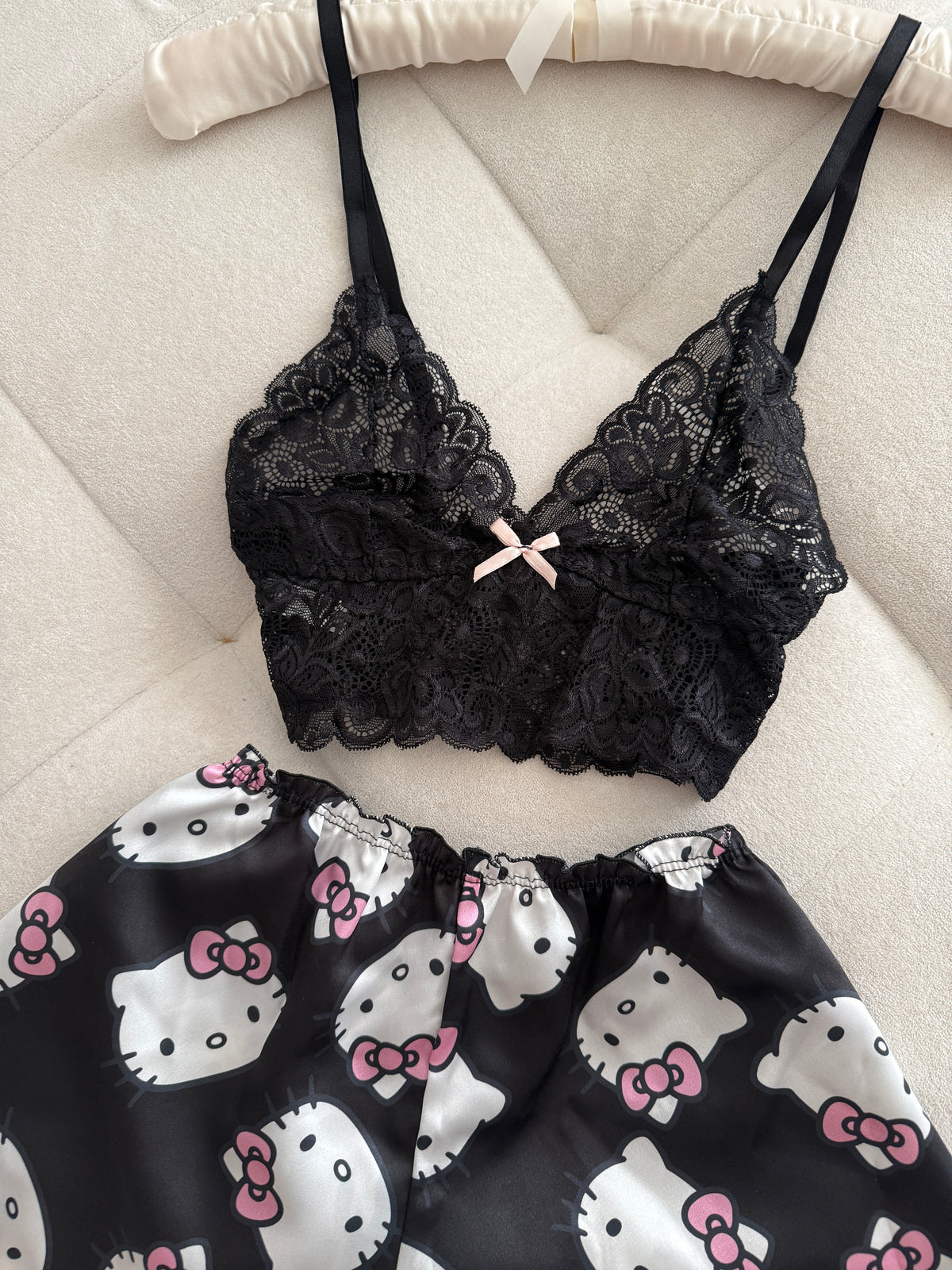 Cute But Sassy Hello Kitty Desenli Dantel Takım