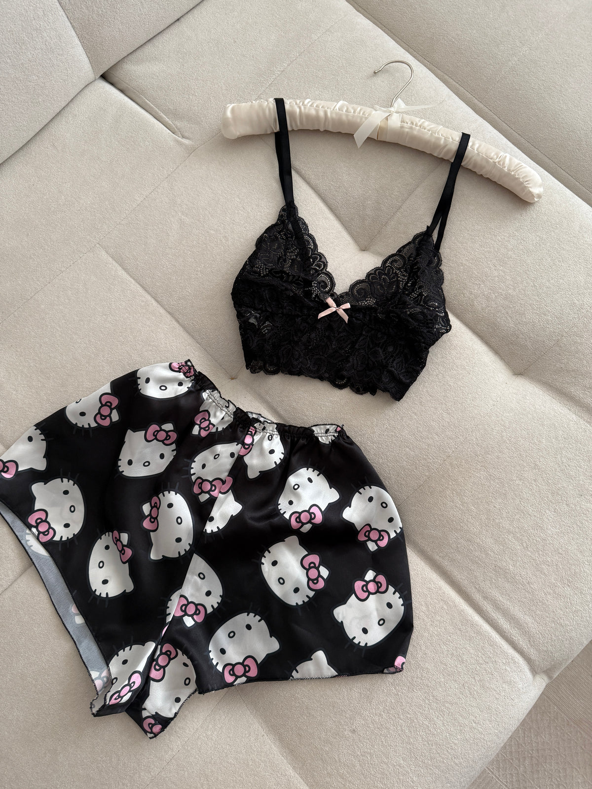 Cute But Sassy Hello Kitty Desenli Dantel Takım
