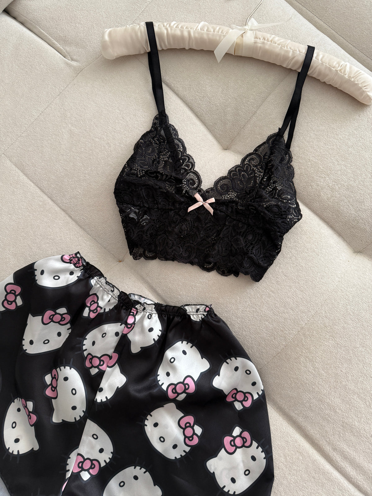 Cute But Sassy Hello Kitty Desenli Dantel Takım
