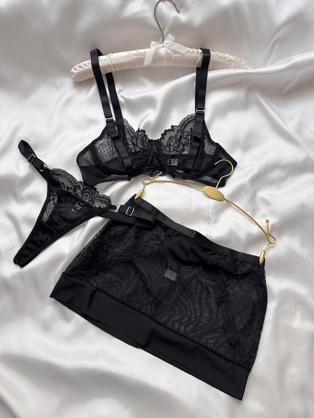 Angela Etekli Set