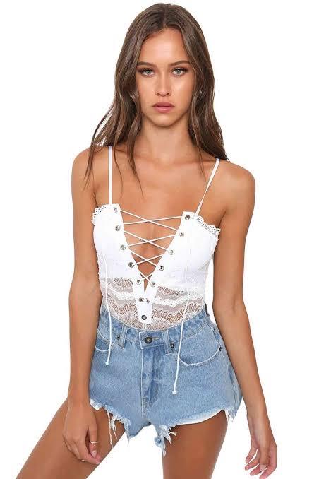 Beyaz Önü Bağlamalı Bodysuit