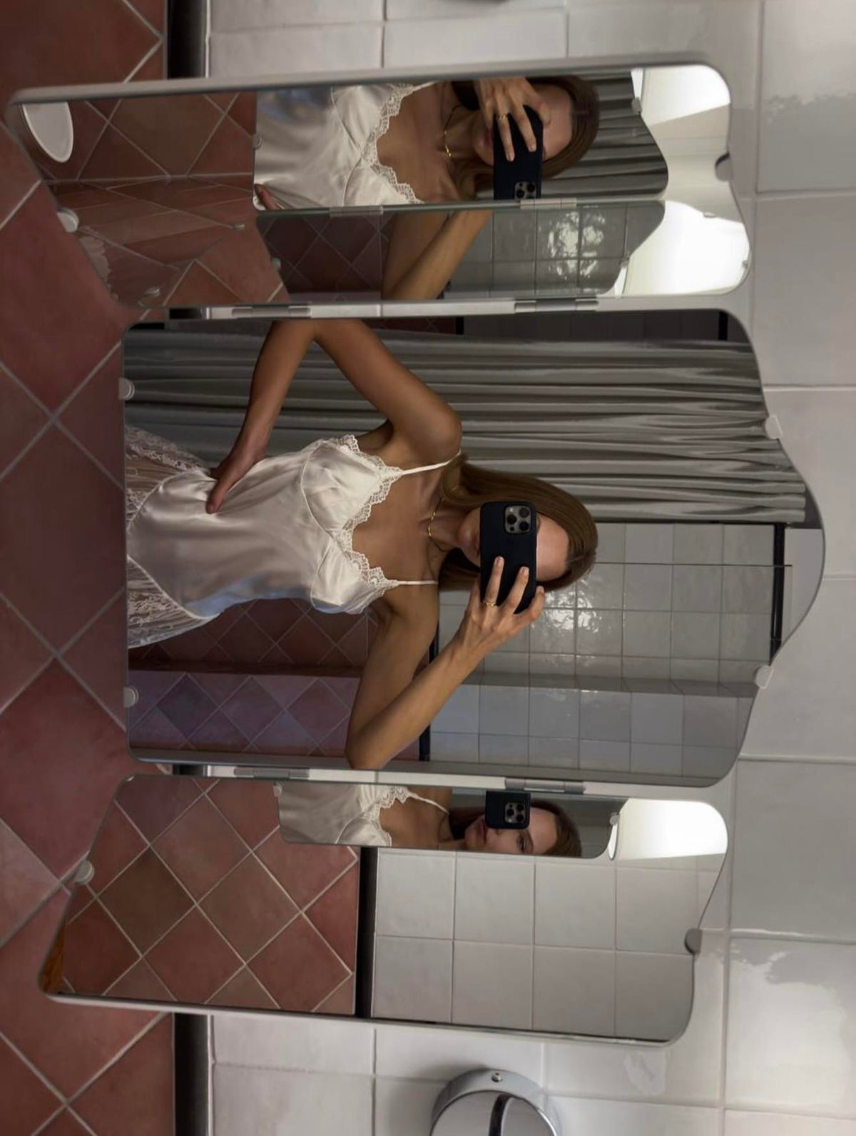 Diana Beyaz Saten Gecelik