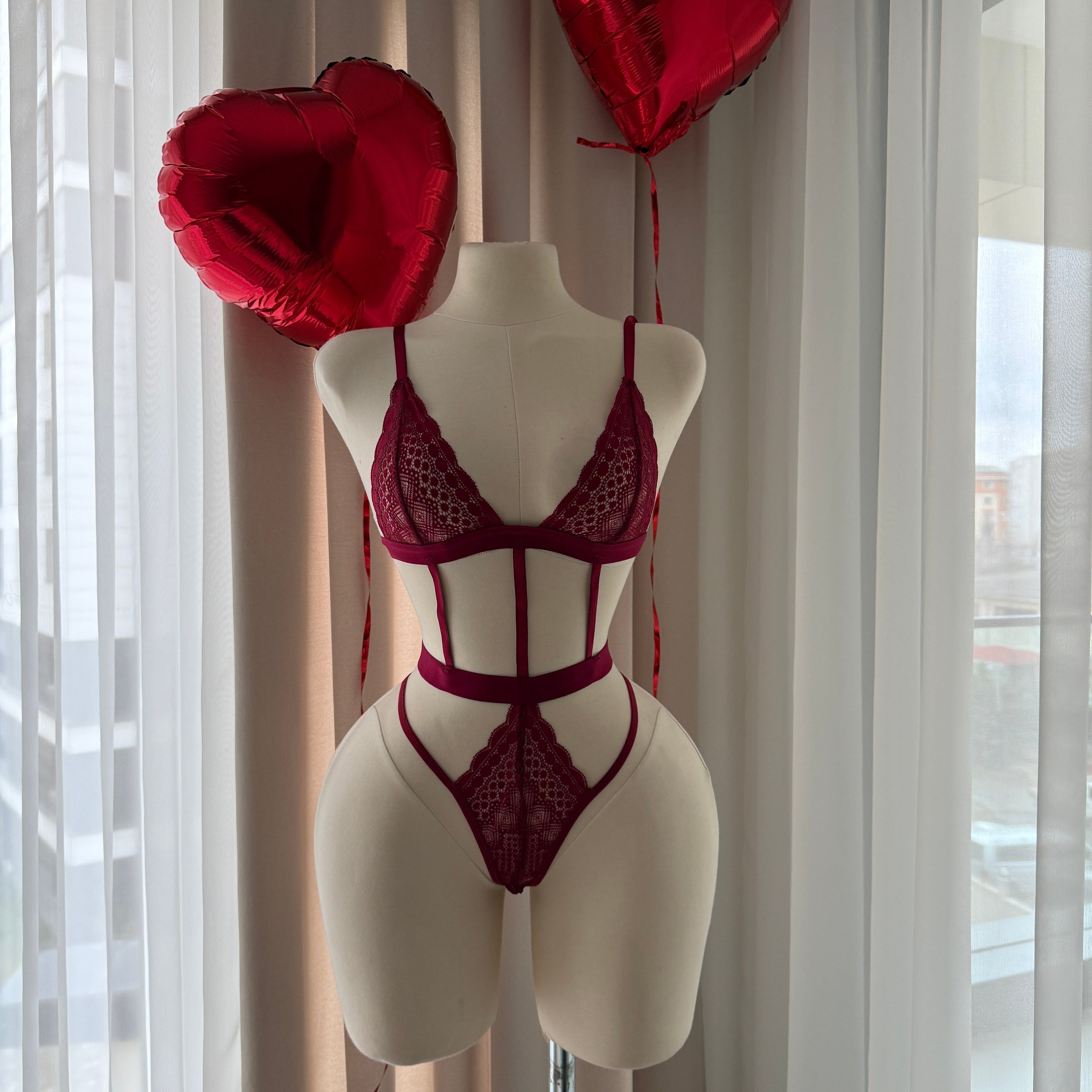 Cara Vişne Bodysuit