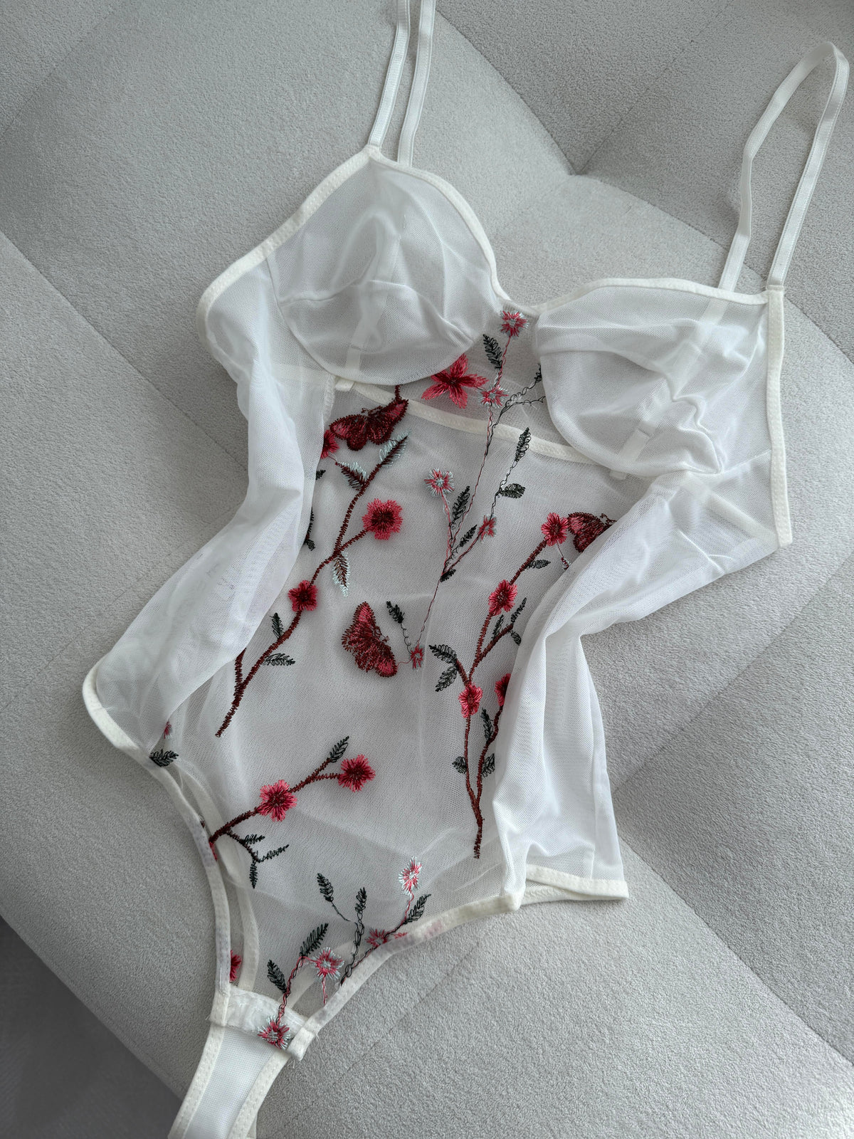 Ekru İşleme Detaylı Brode Bodysuit