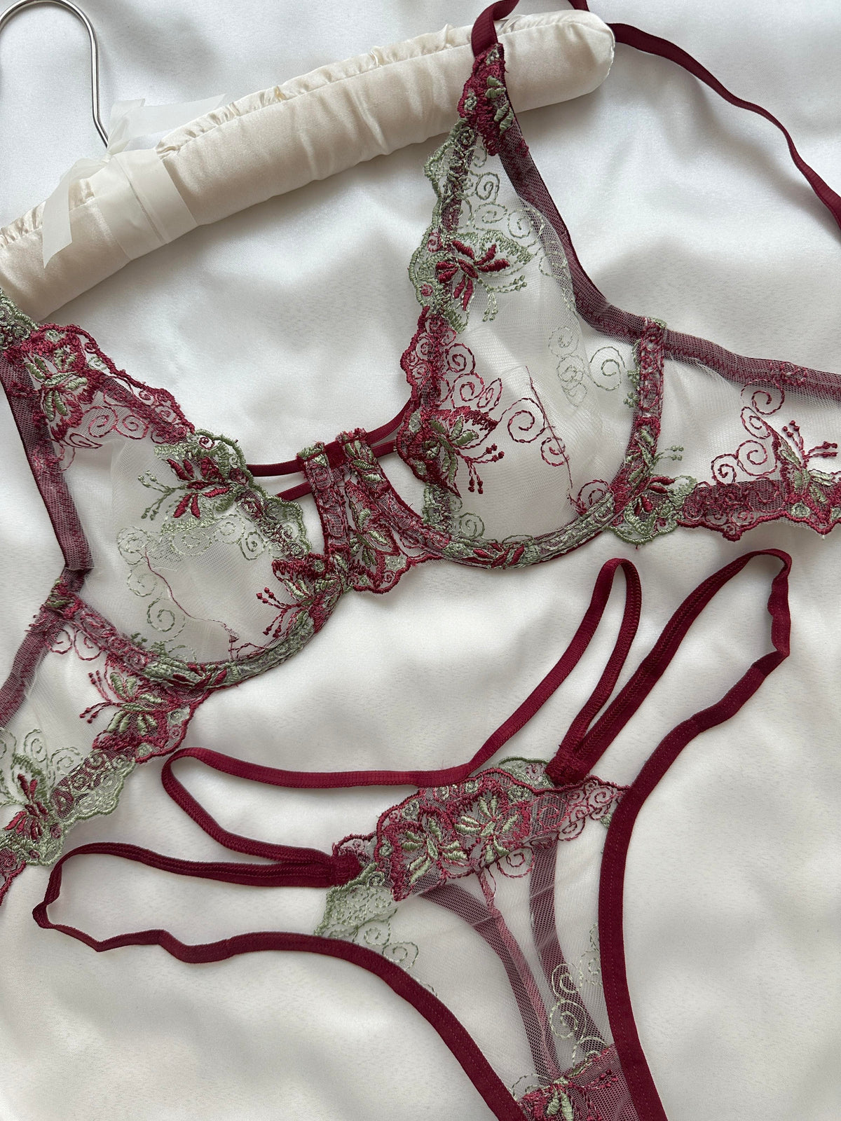 Kelebek Desenli Brode Bralet Takımı