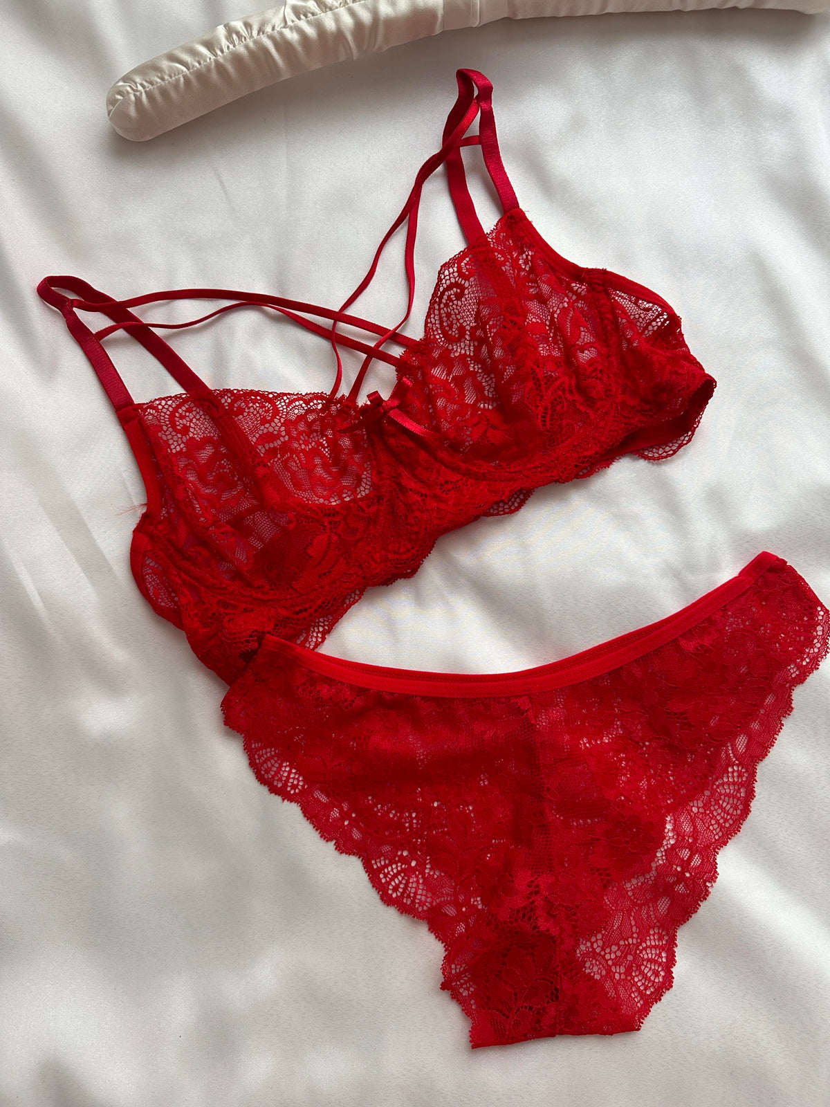 Kırmızı Balenli Bralet Takımı