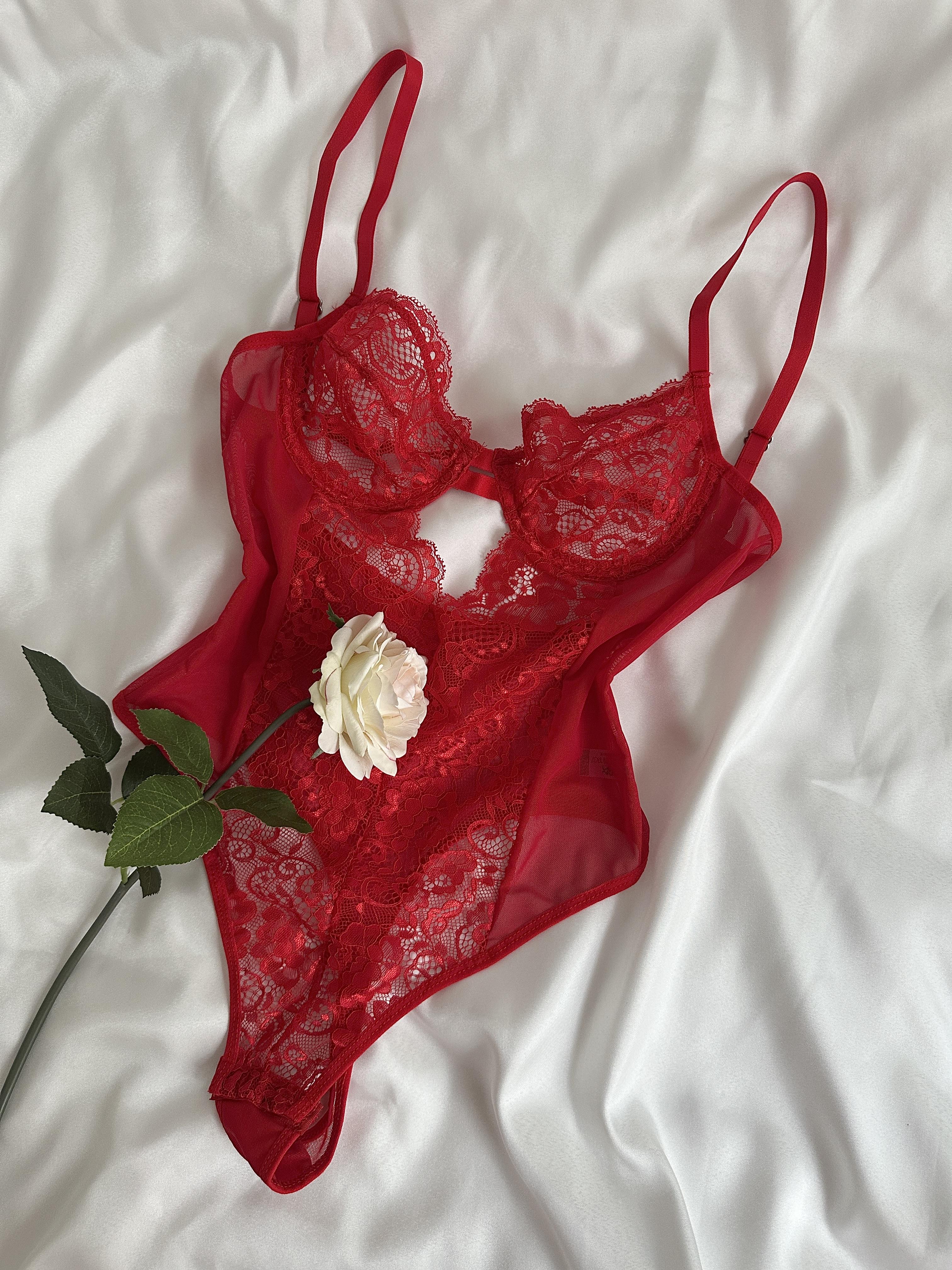 Kırmızı Dantel Bodysuit