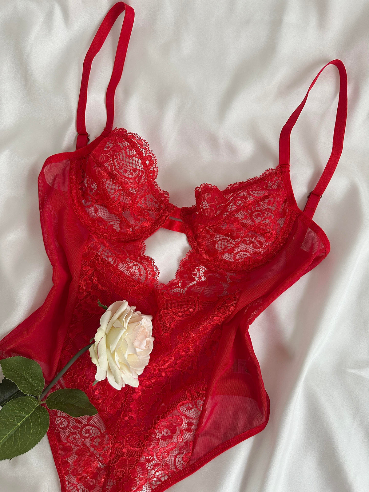 Kırmızı Dantel Bodysuit
