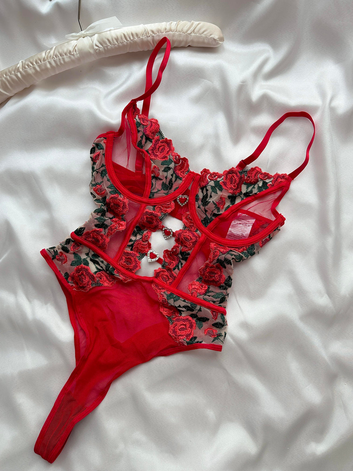 Kırmızı Gül Detaylı Bodysuit