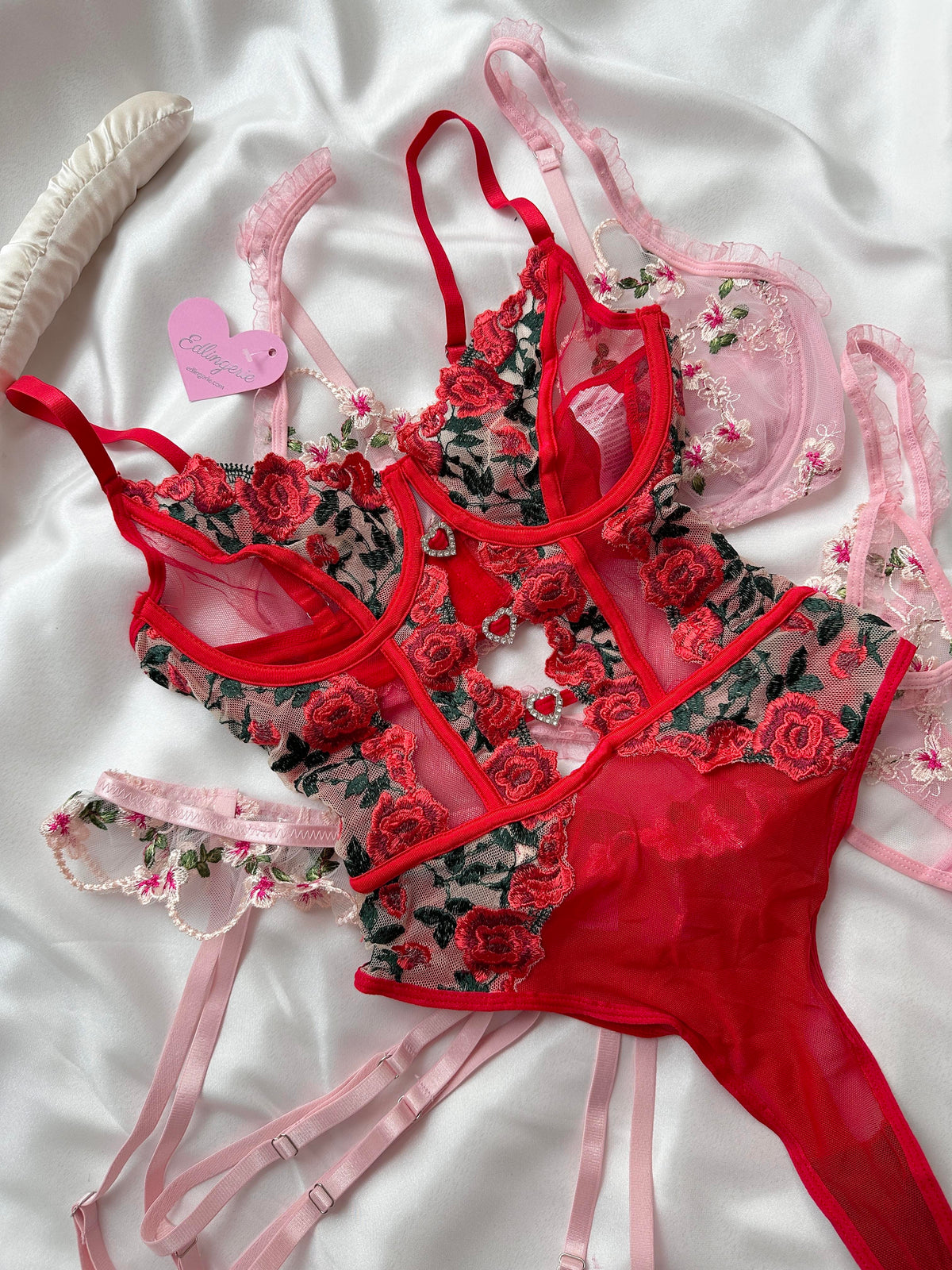 Kırmızı Gül Detaylı Bodysuit