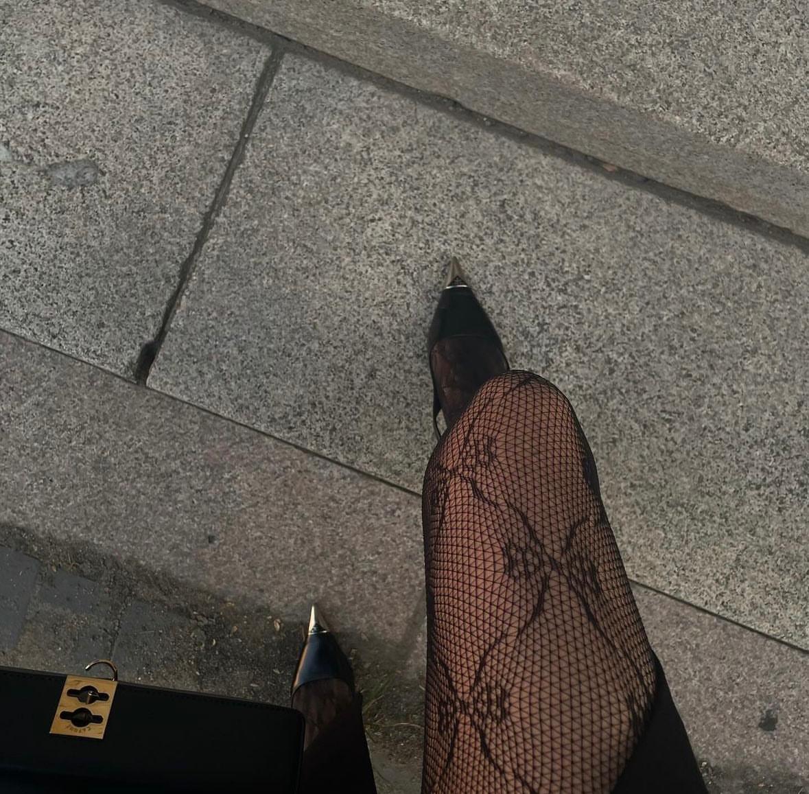 Black sheer tights with ribbon pattern