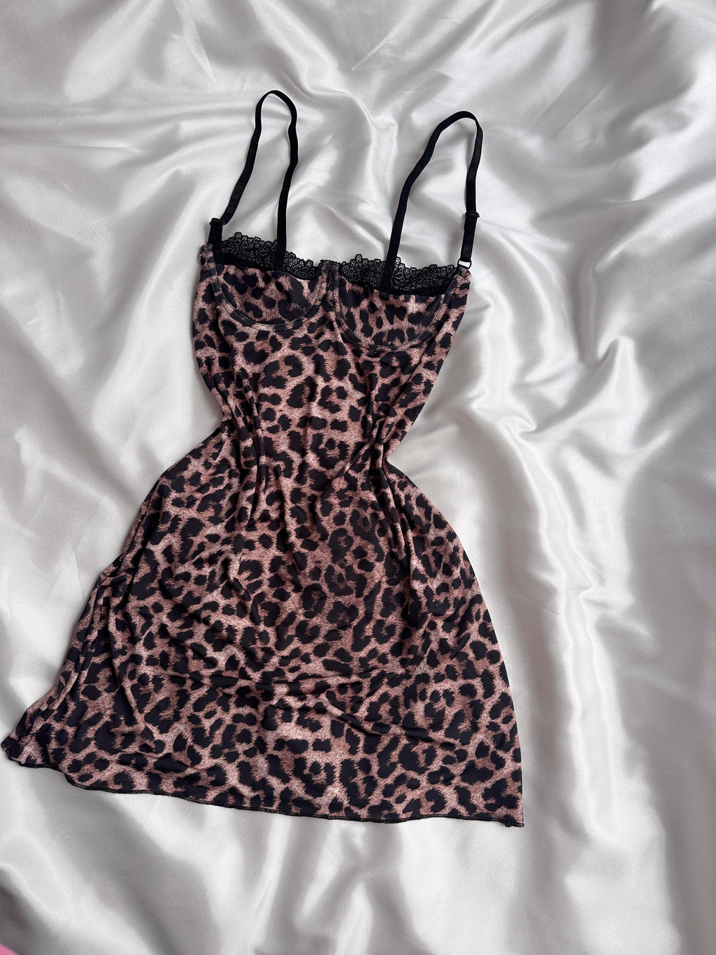 Leopar Saten Gecelik
