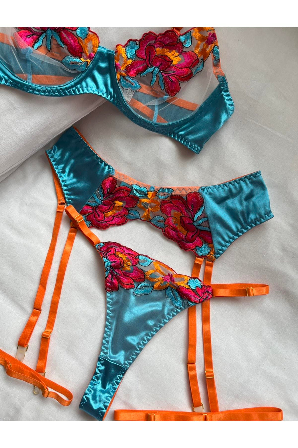 Lucia Blue Garter Set