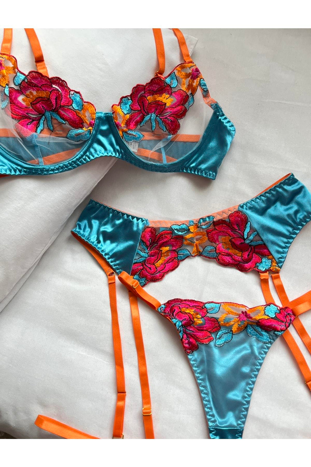 Lucia Blue Garter Set