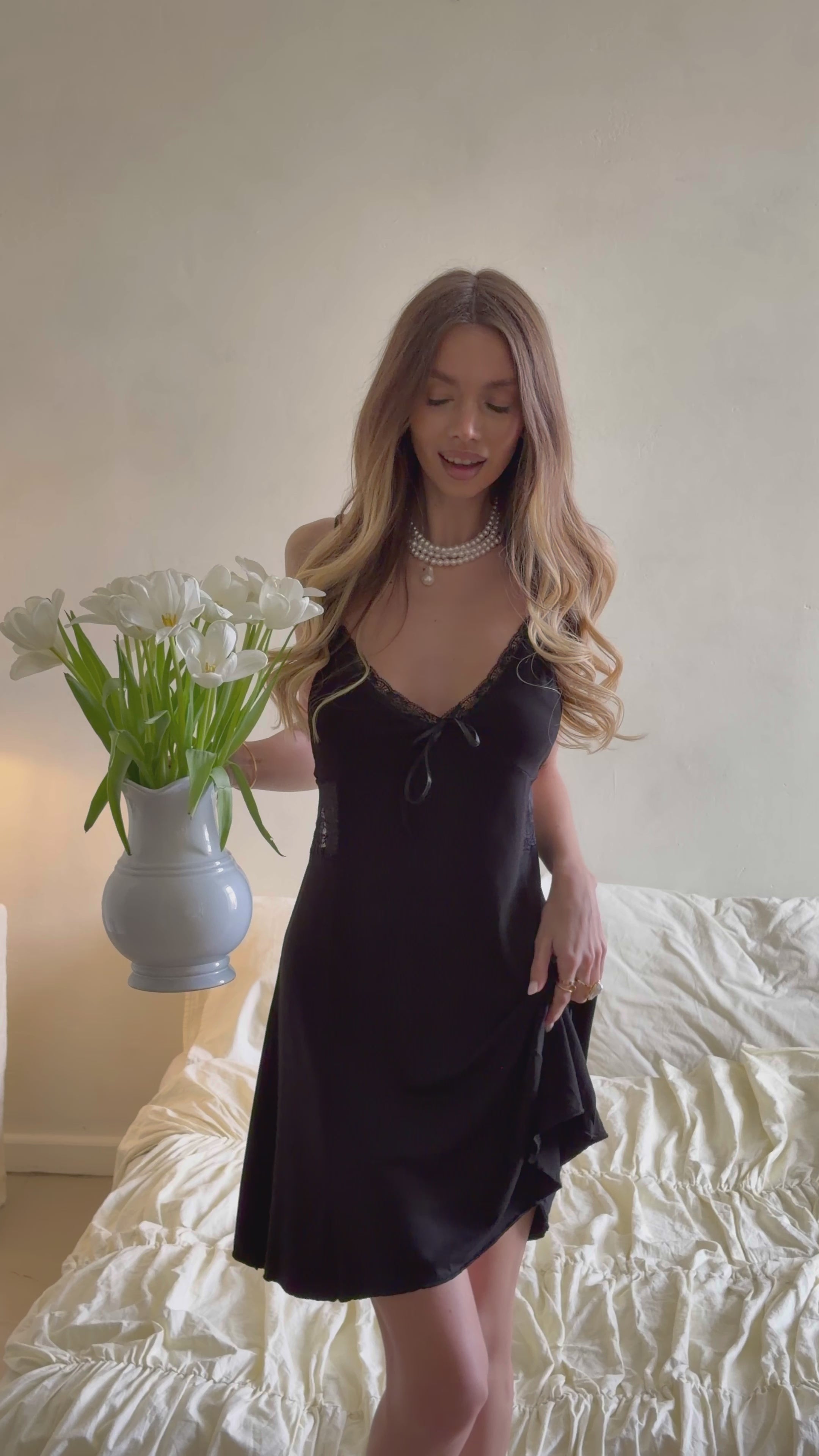 Siyah Pamuklu Dantel Detaylı Gecelik