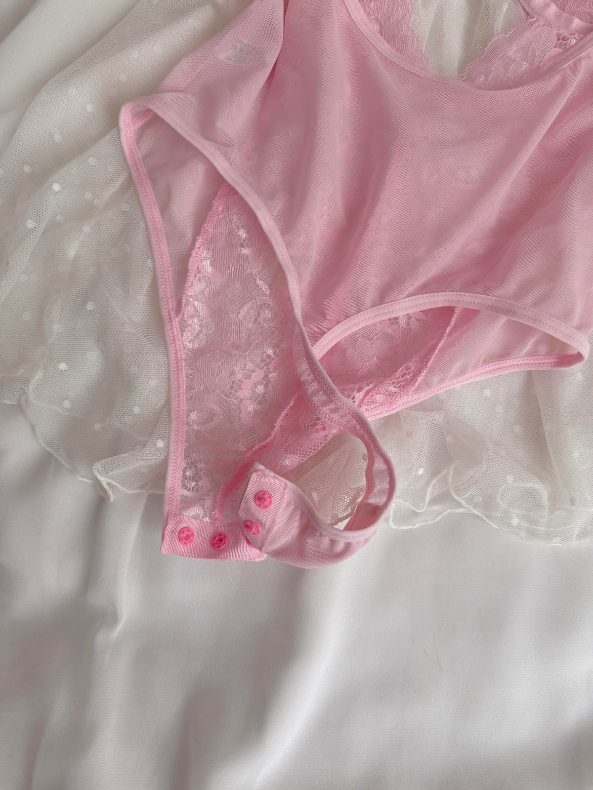 Pudra Pembesi Dantel Bodysuit