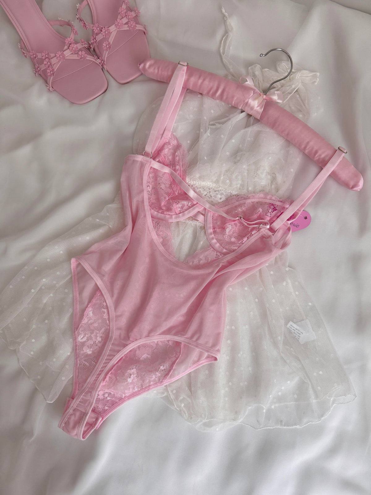 Pudra Pembesi Dantel Bodysuit