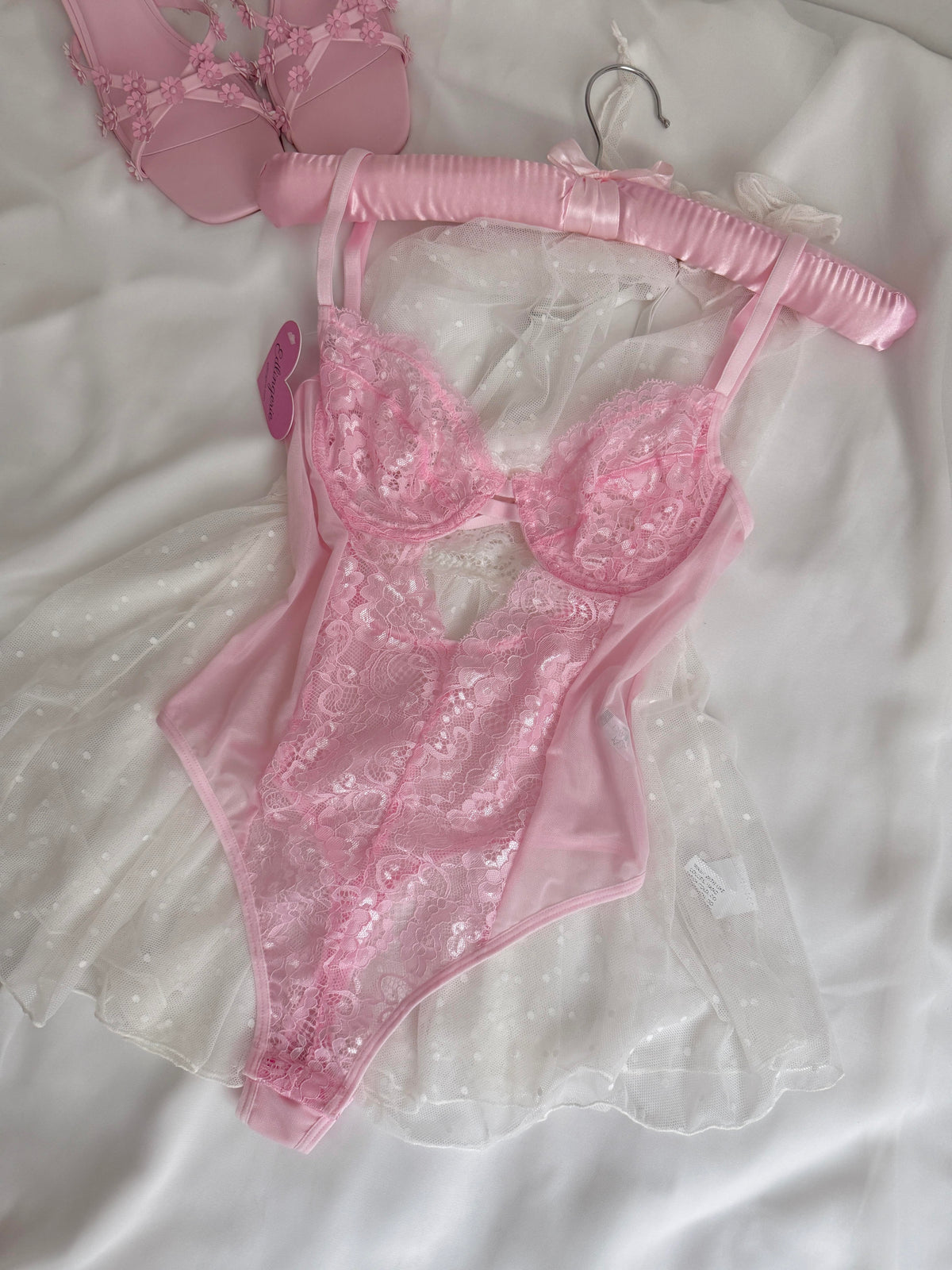 Pudra Pembesi Dantel Bodysuit