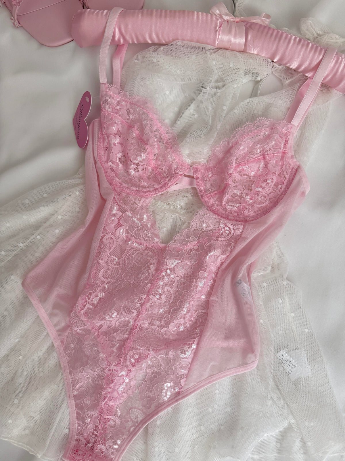Pudra Pembesi Dantel Bodysuit
